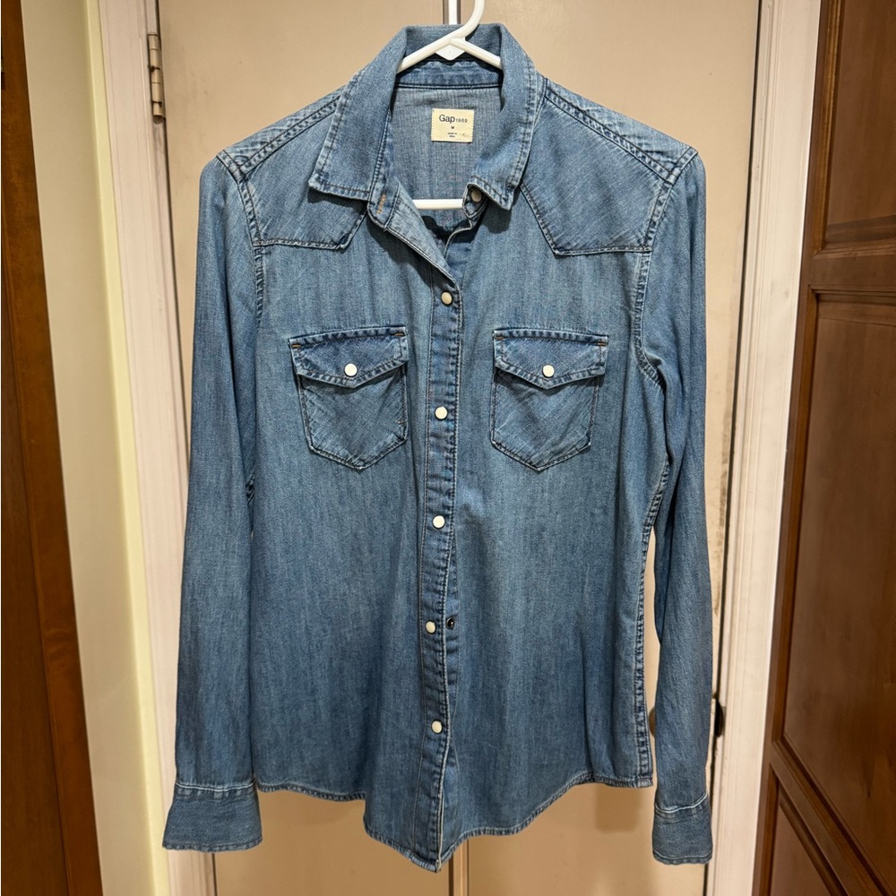 Gap 1969 Light Blue Denim Pearl Snap Button Shirt Women’s Size M